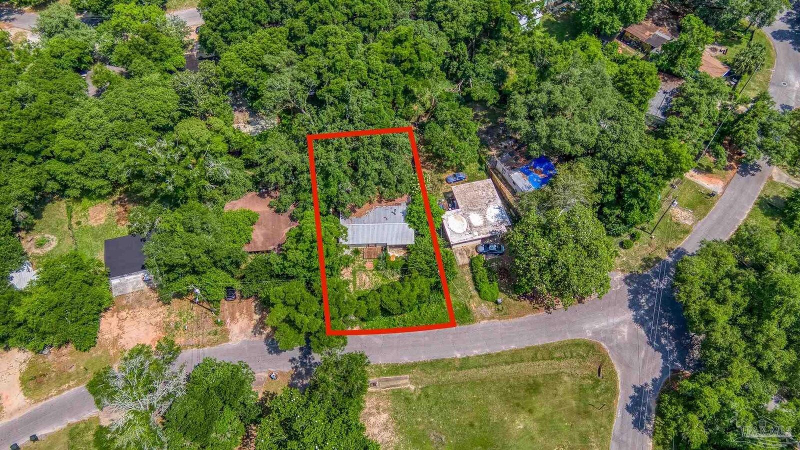 Property Photo: 300 Louisiana Dr FL 32505