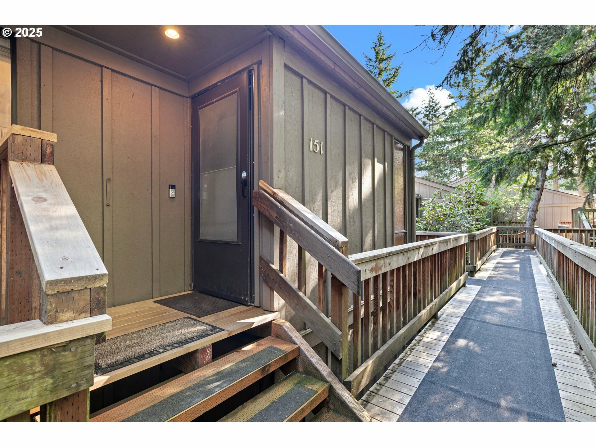 151 Treehill Loop  Eugene OR 97405 photo