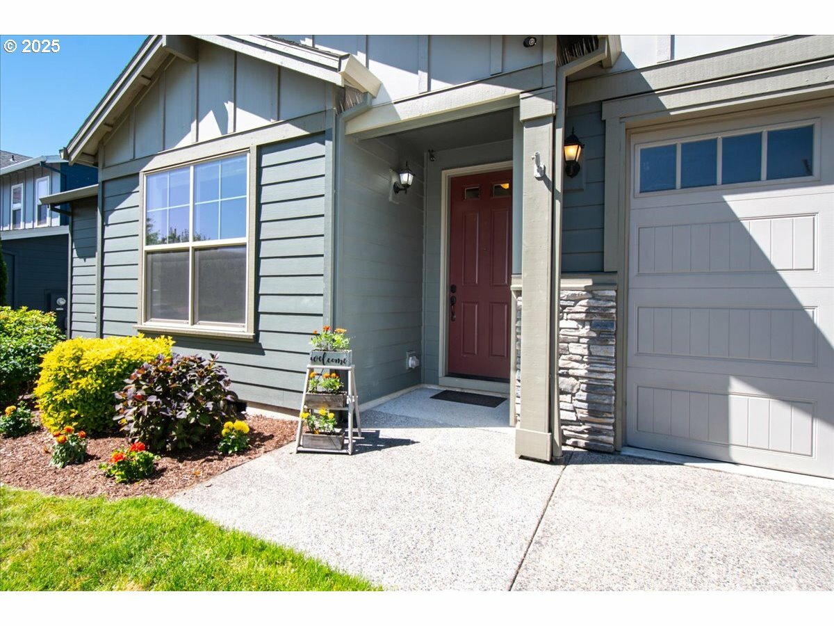 Property Photo: 2336 Heather Way OR 97116