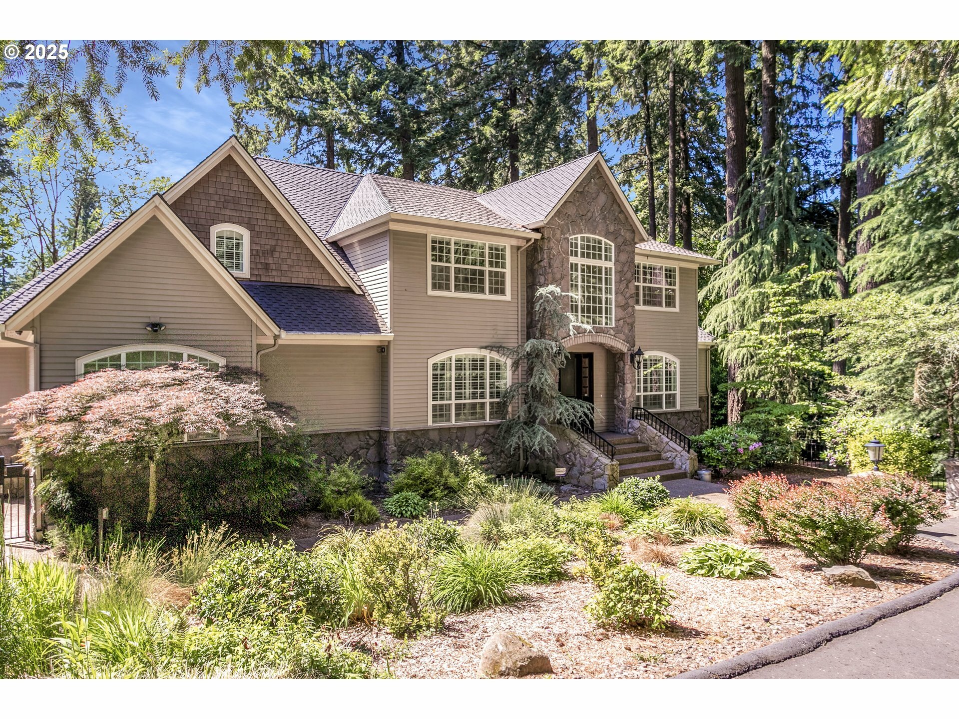Property Photo: 17677 Westview Dr OR 97034