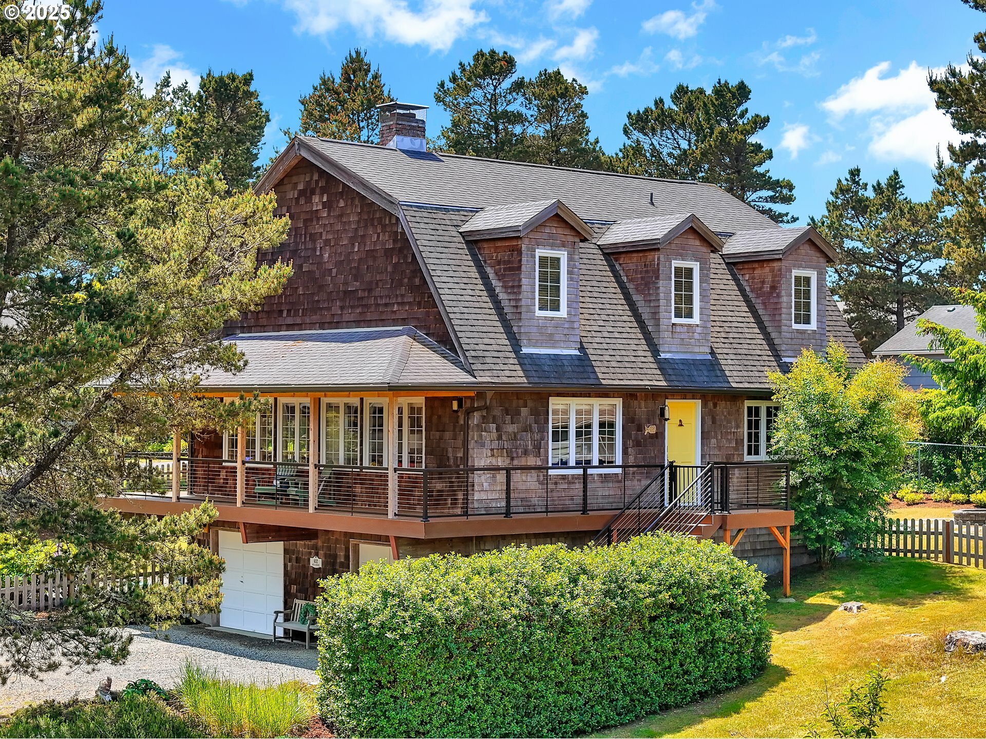 Property Photo: 652 Nita Ave OR 97138
