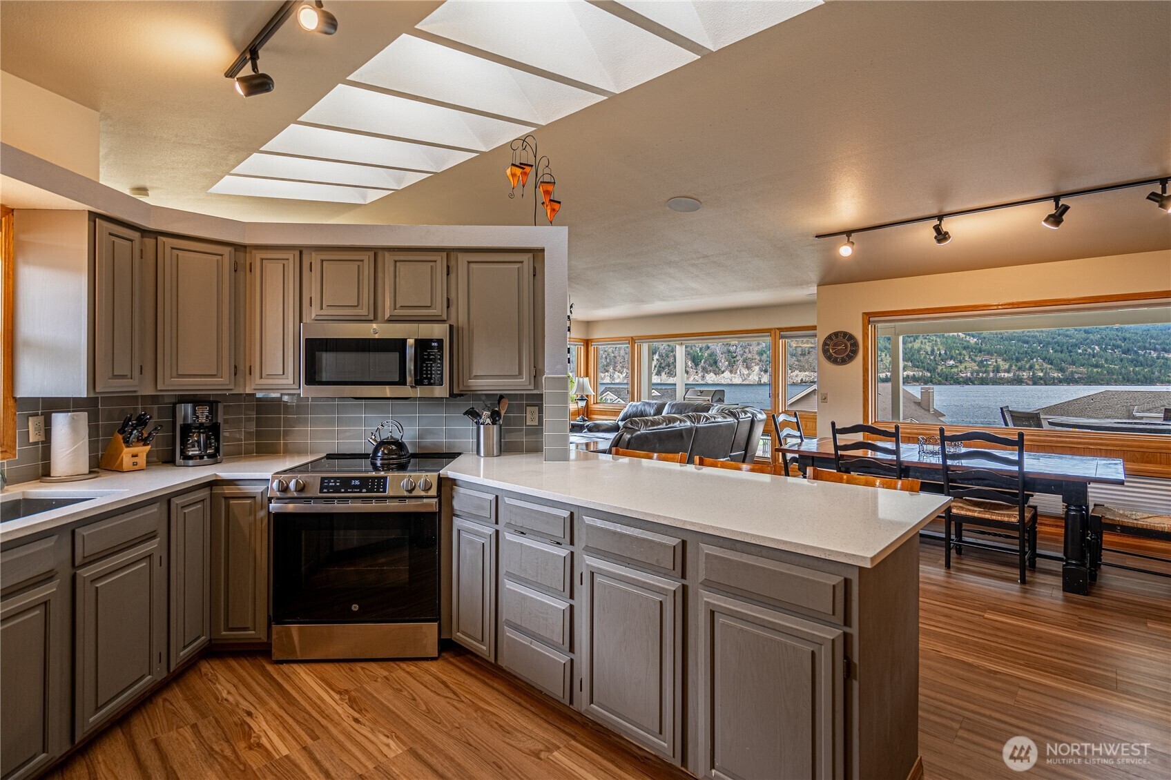 Property Photo:  330  Upper Point Drive  WA 98831 