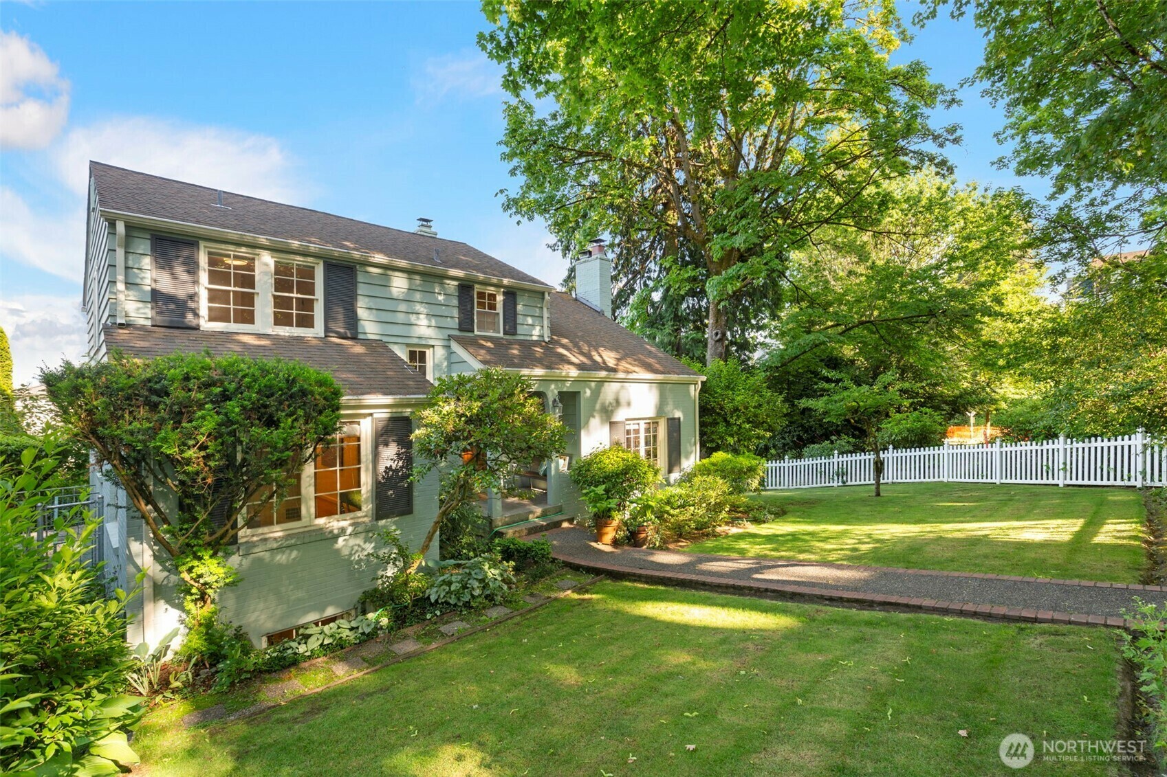 Property Photo: 1702 Lake Washington Boulevard WA 98122