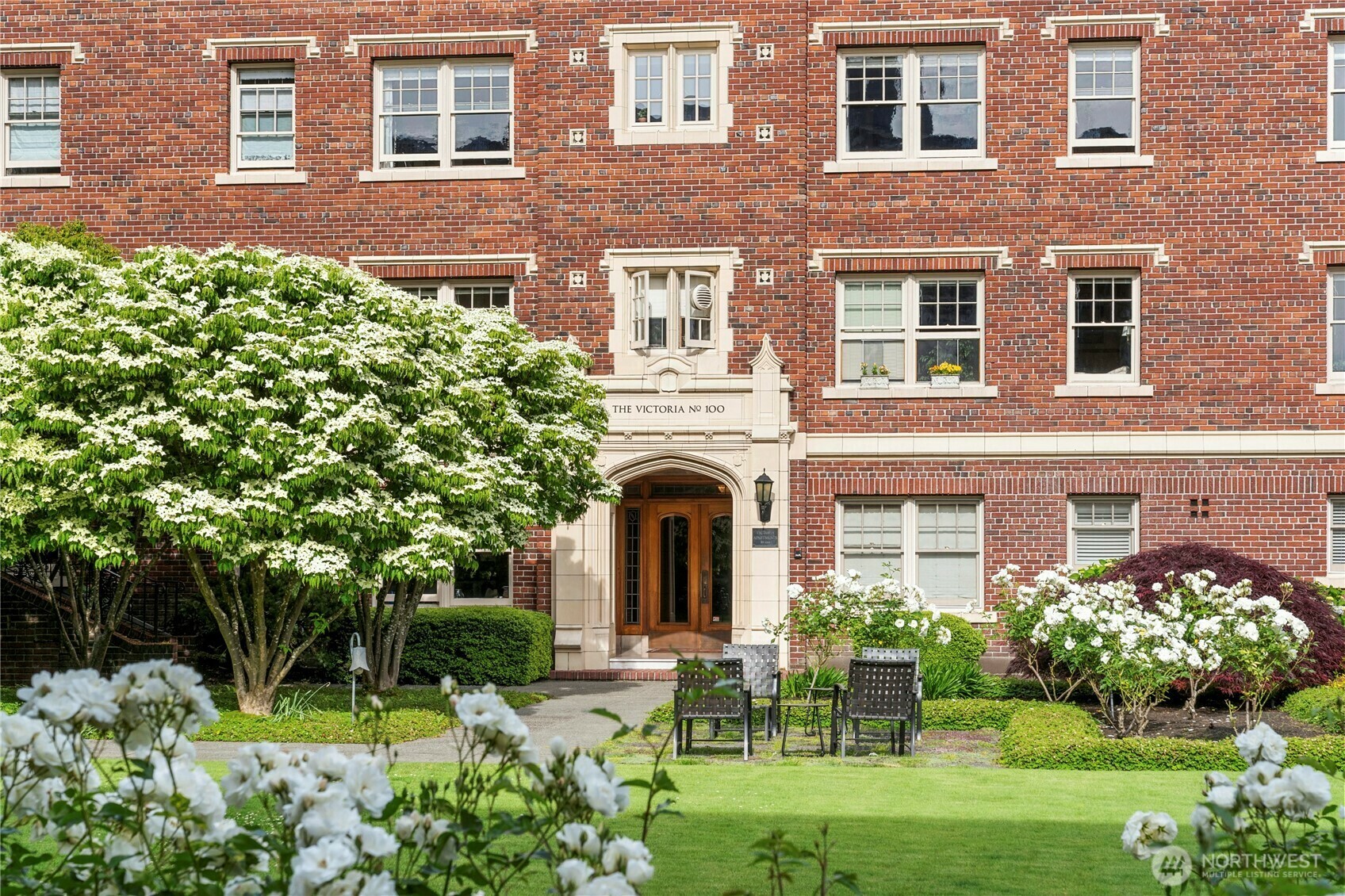 Property Photo: 100 W Highland Drive 404 WA 98119