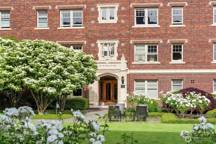 Property Photo:  100 W Highland Drive 404  WA 98119 