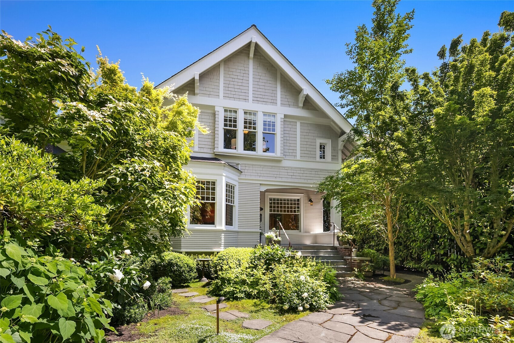 Property Photo: 914 18th Avenue E WA 98112