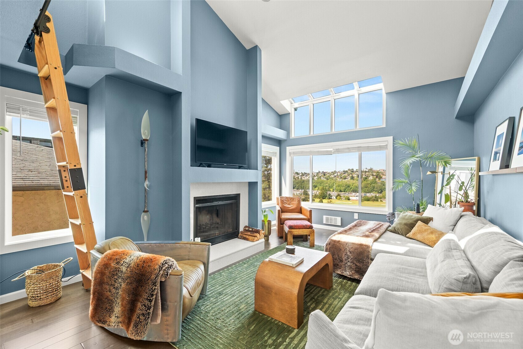 Property Photo:  2572 W 14th Ave 403  WA 98119 