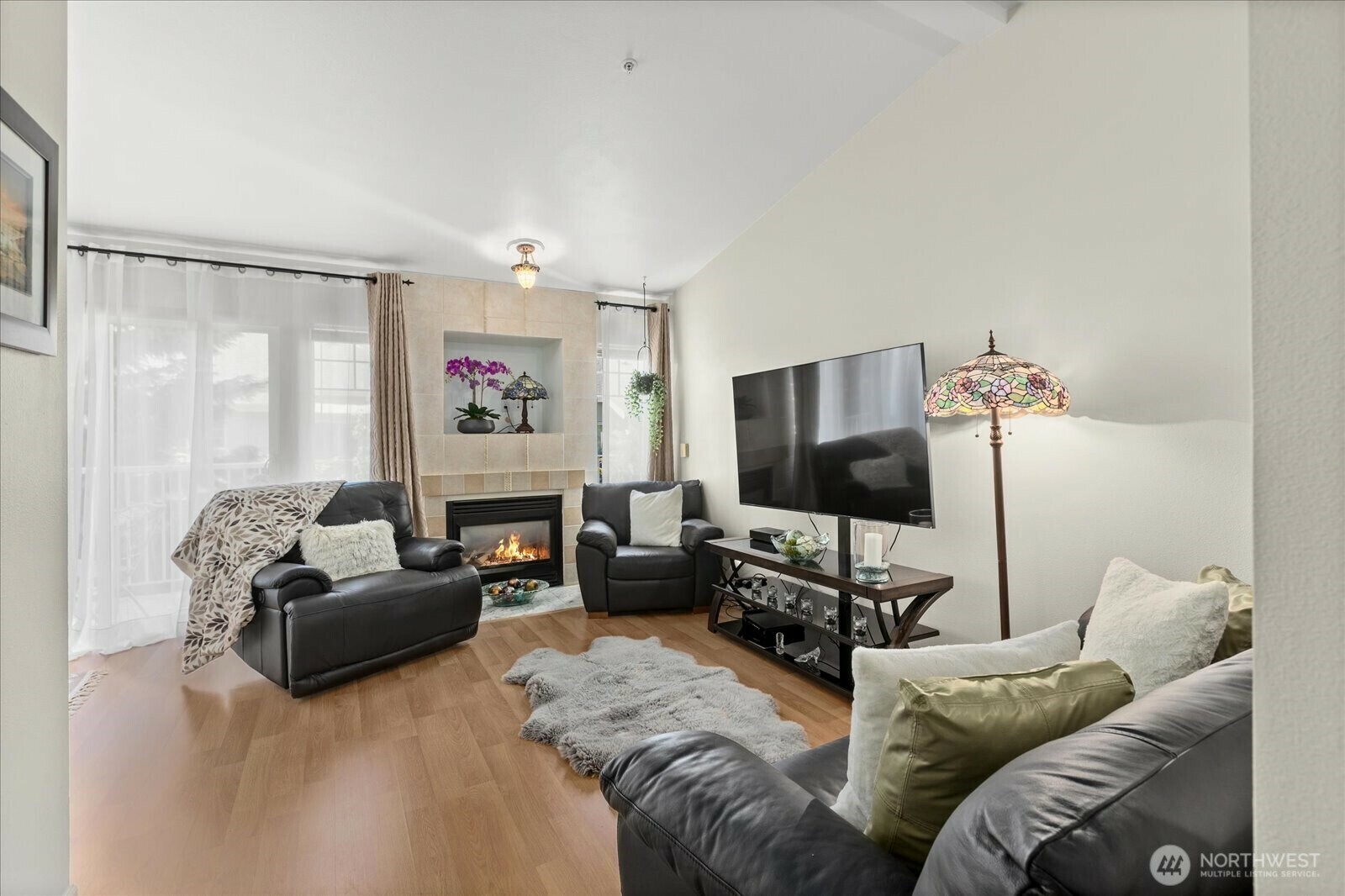 Property Photo: 15150 140th Way SE N302 WA 98058