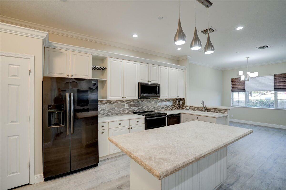 Property Photo: 13 Nottingham Place FL 33426