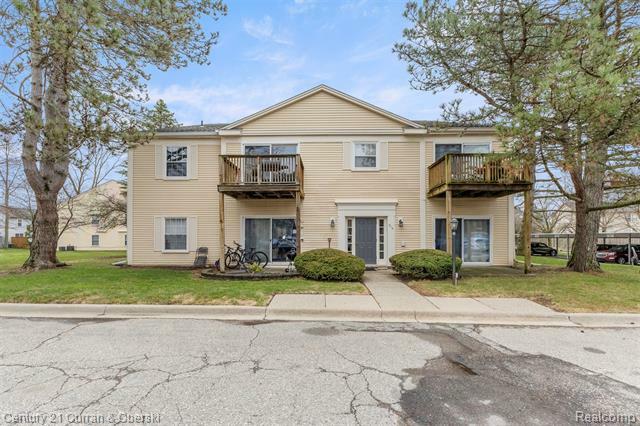 Property Photo: 910 Chestnut Hill Drive # E MI 48326