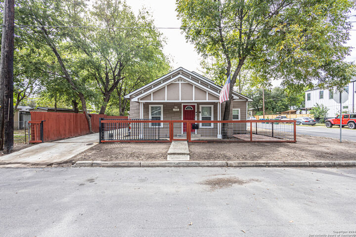 Property Photo:  1202 N Center  TX 78202 