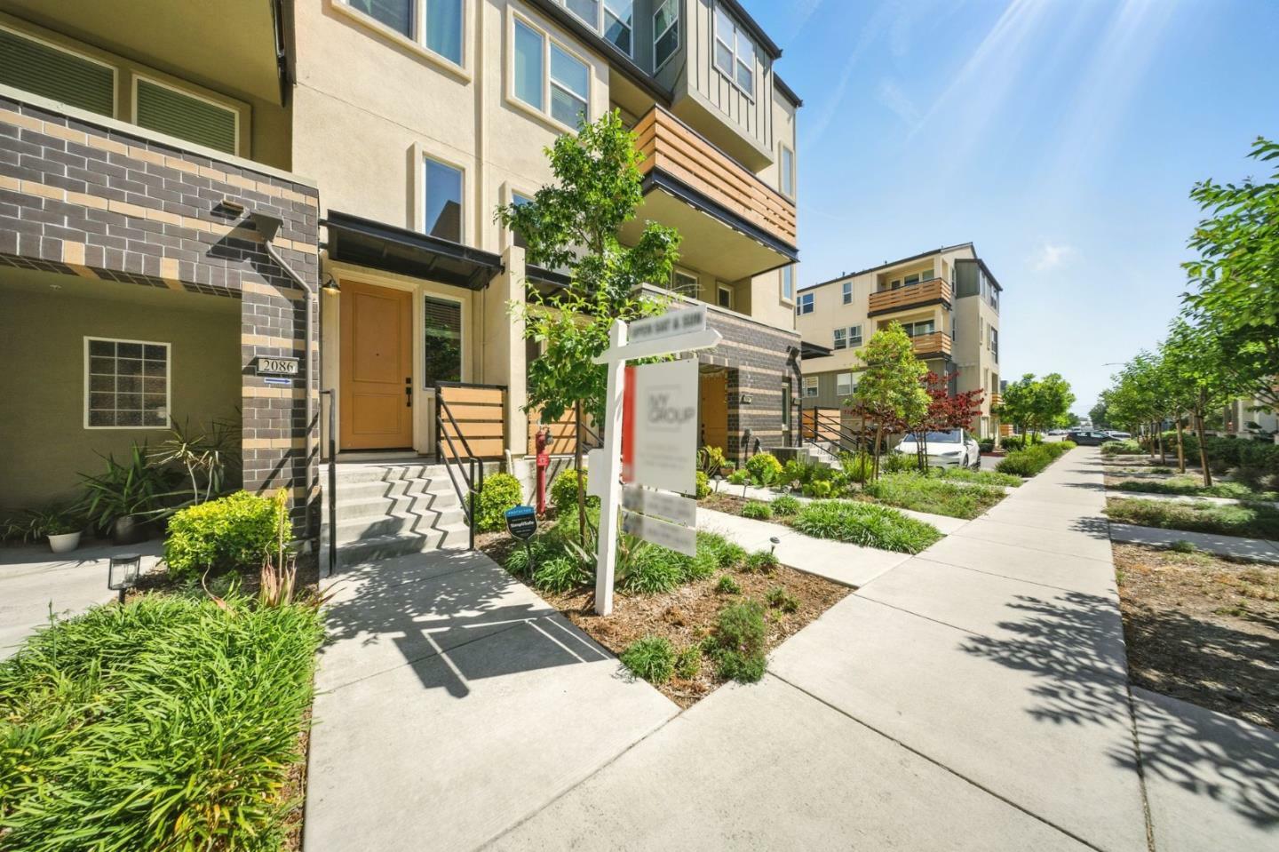 Property Photo:  2086 Mahuron Circle  CA 95133 