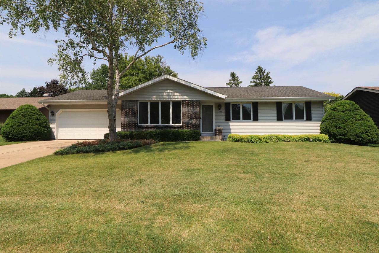 Property Photo: 1528 Royal Oaks Drive WI 53548