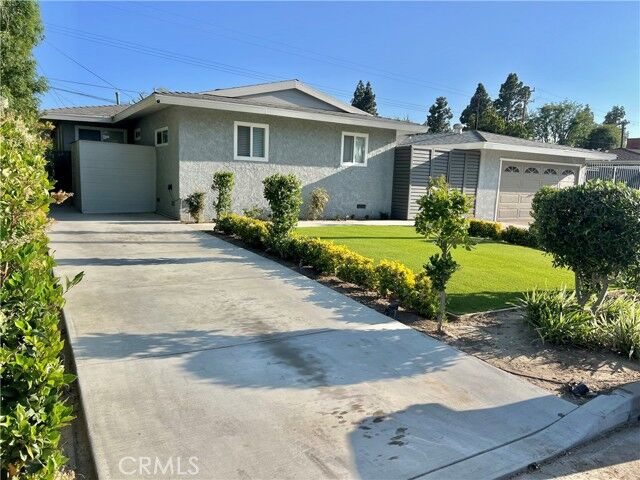 Property Photo: 4628 W Simmons Avenue CA 92868
