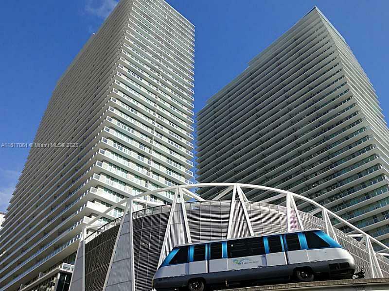 Property Photo: 79 SW 12 St 3409-S FL 33130