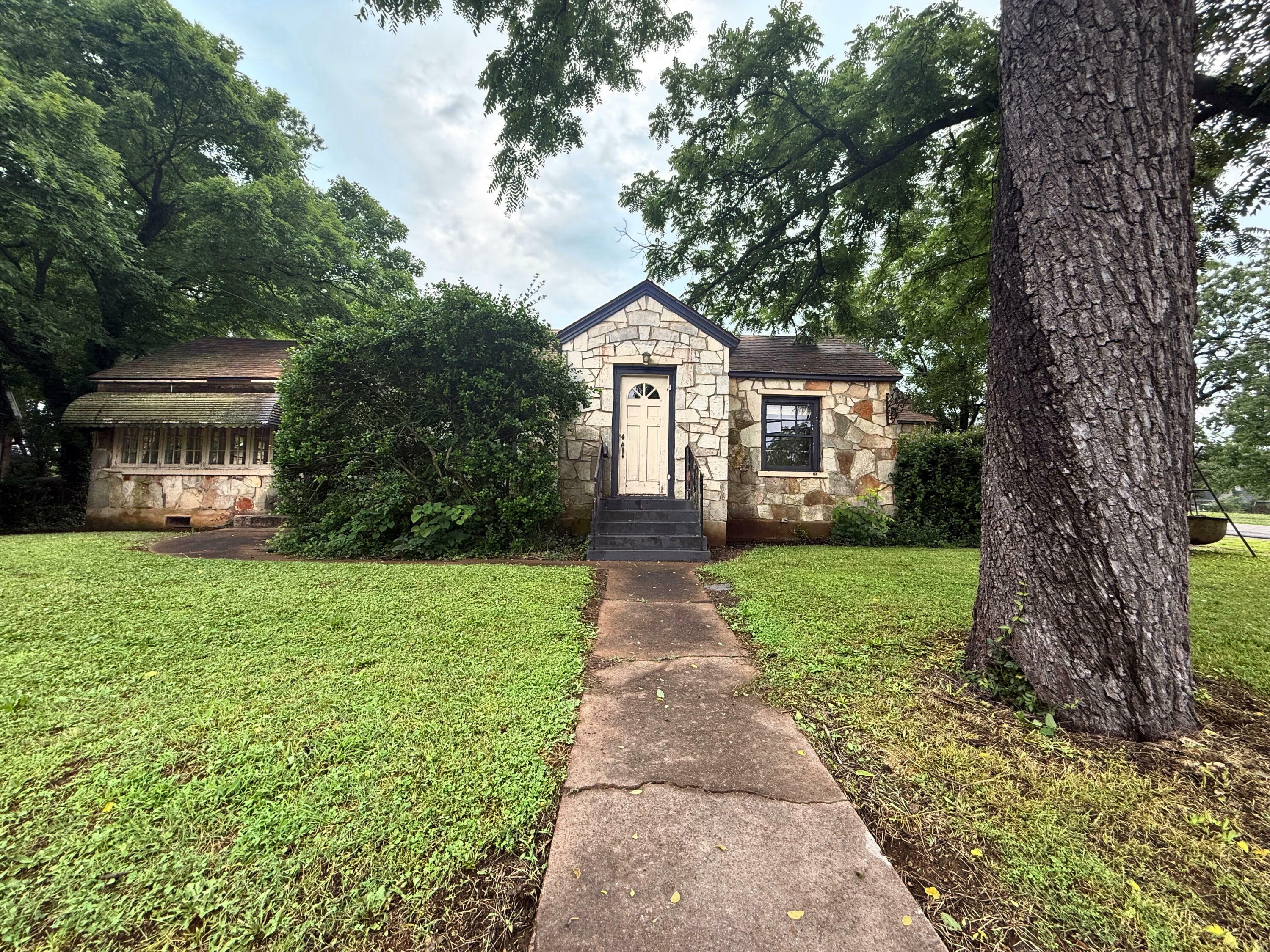 Property Photo:  404 S 5th Street  MO 65791 