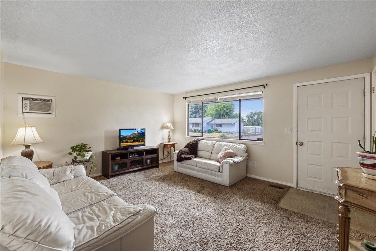 Property Photo: 622 N Dick Rd WA 99212