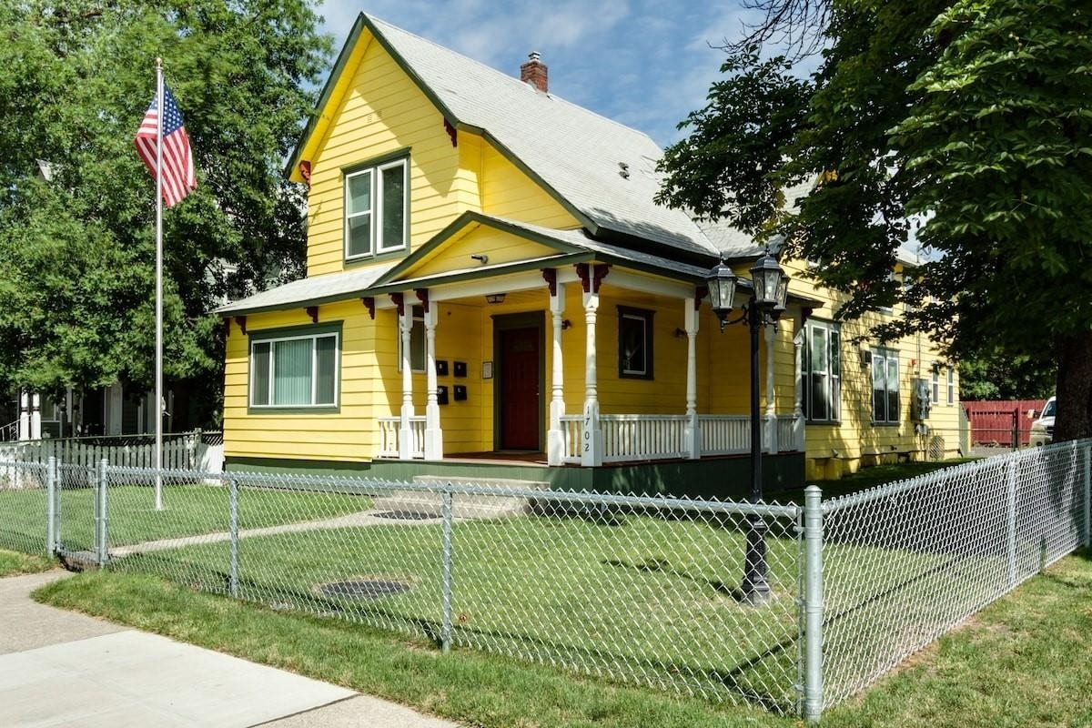 1702 W Dean Ave  Spokane WA 99201 photo