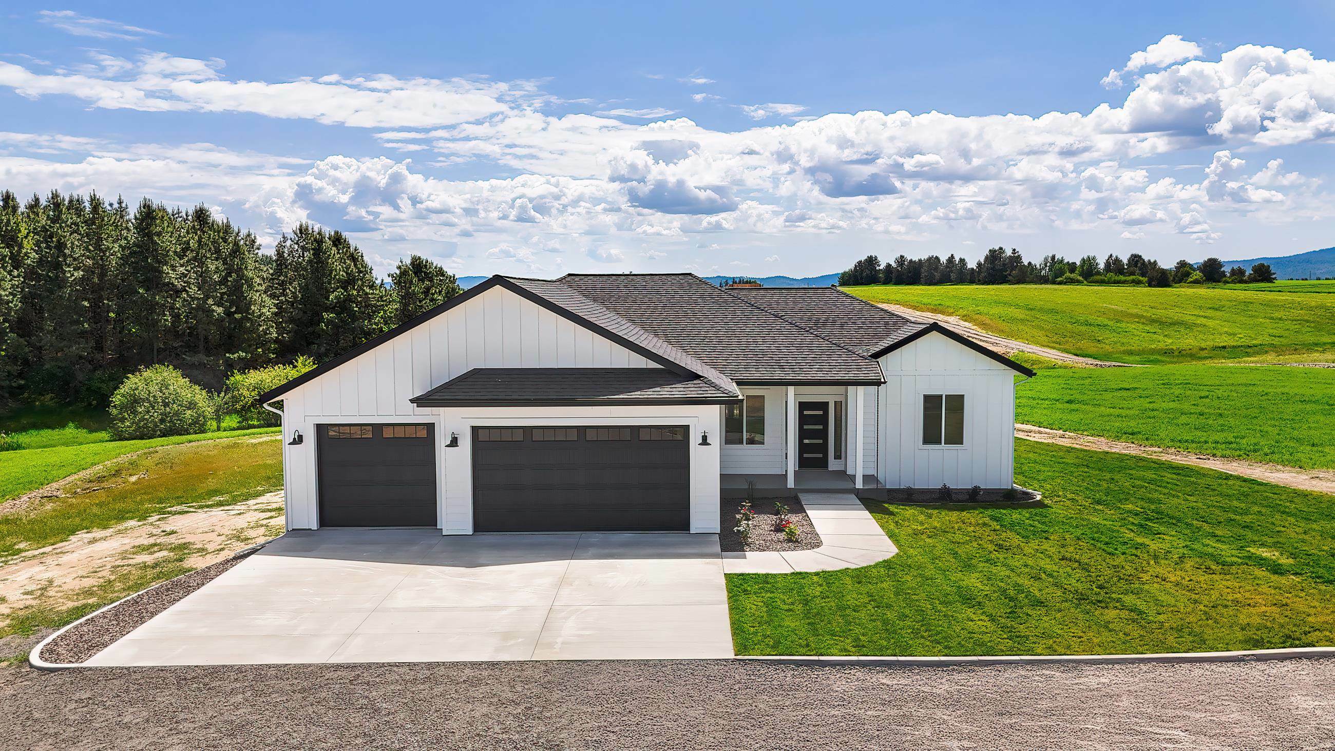Property Photo: 8521 W Dahl Rd WA 99006
