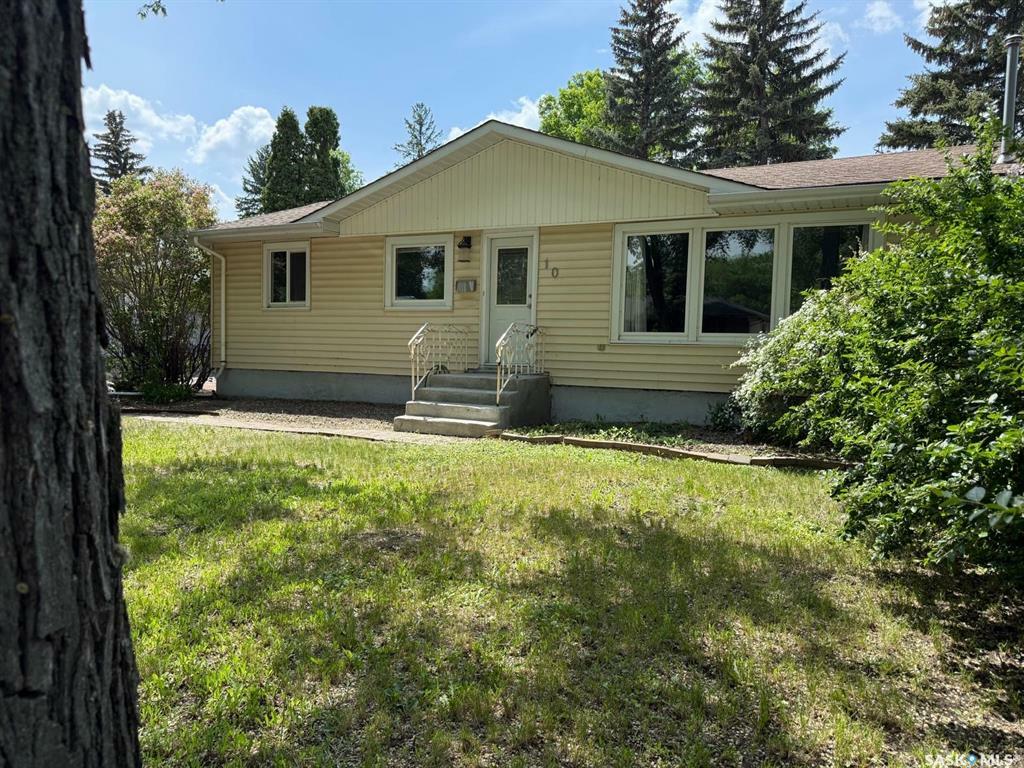 Property Photo: 10 McNab Crescent SK S4S 4B1