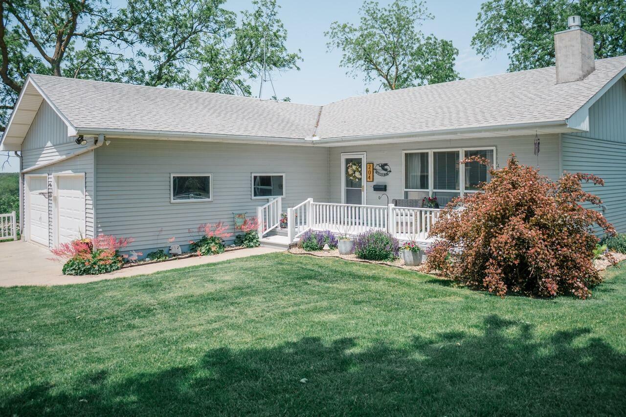 Property Photo: 204 E Mill Street IA 51521