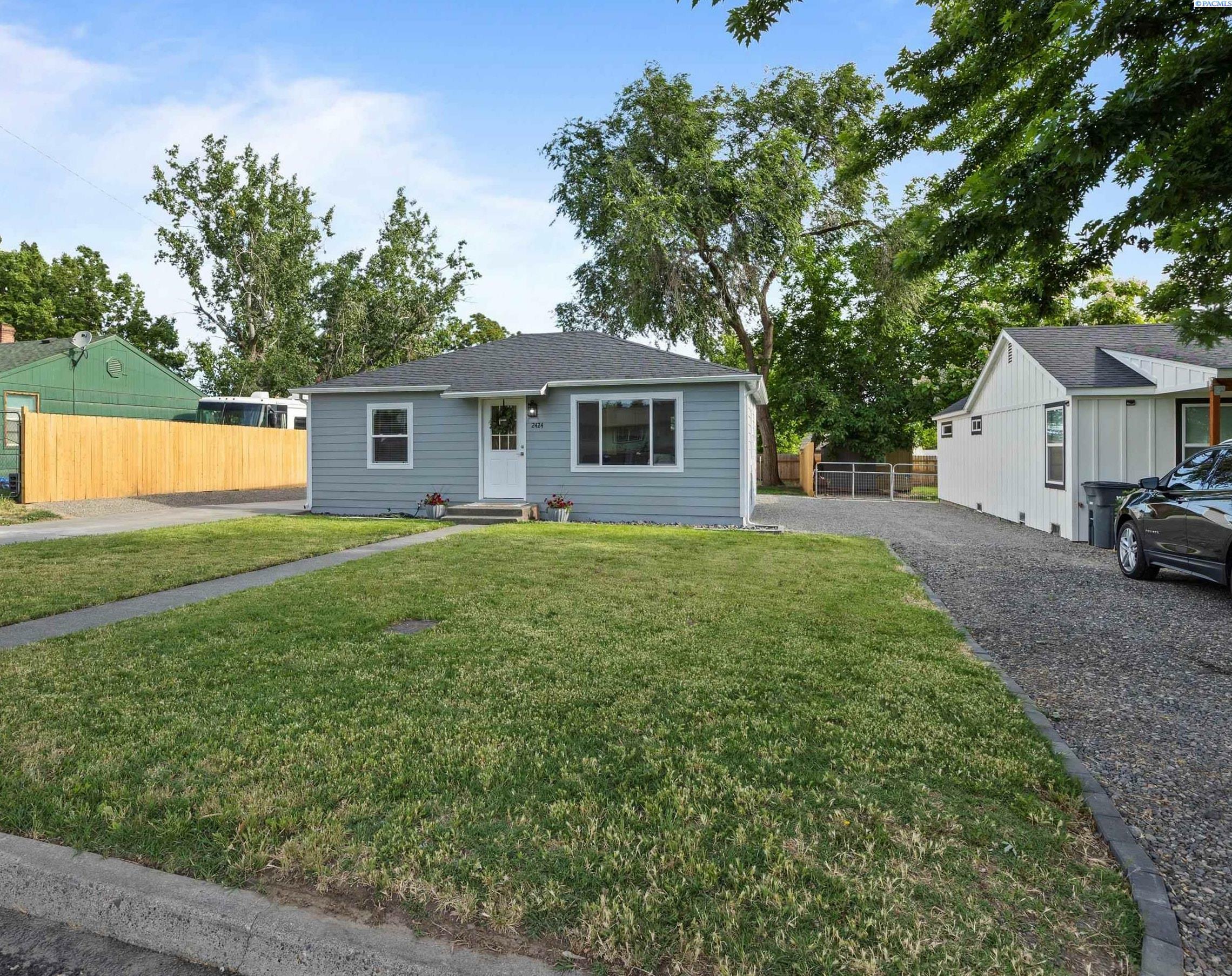 Property Photo: 2424 W 7th Avenue WA 99336