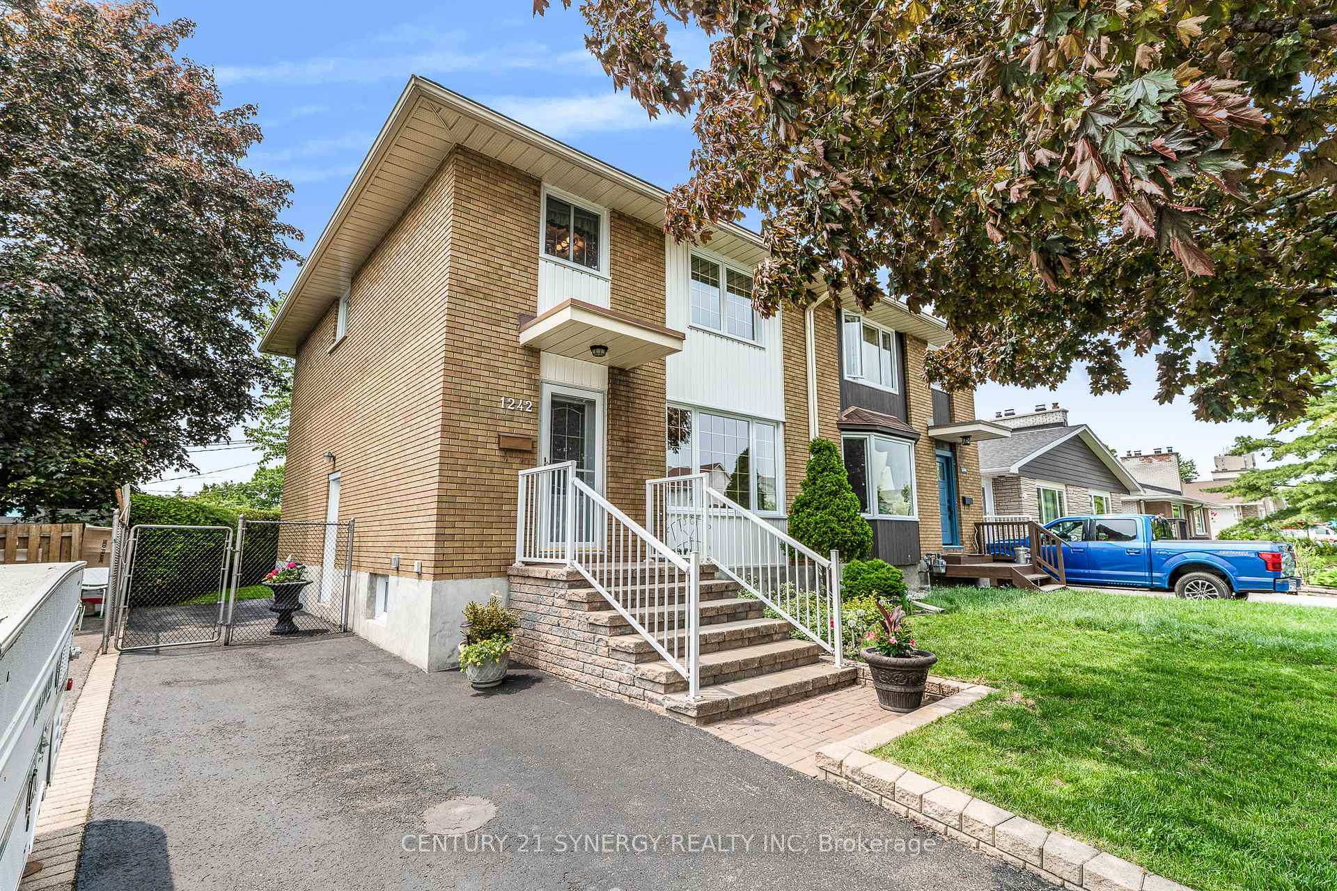 Property Photo: 1242 Clyde Avenue ON K2C 1Y4