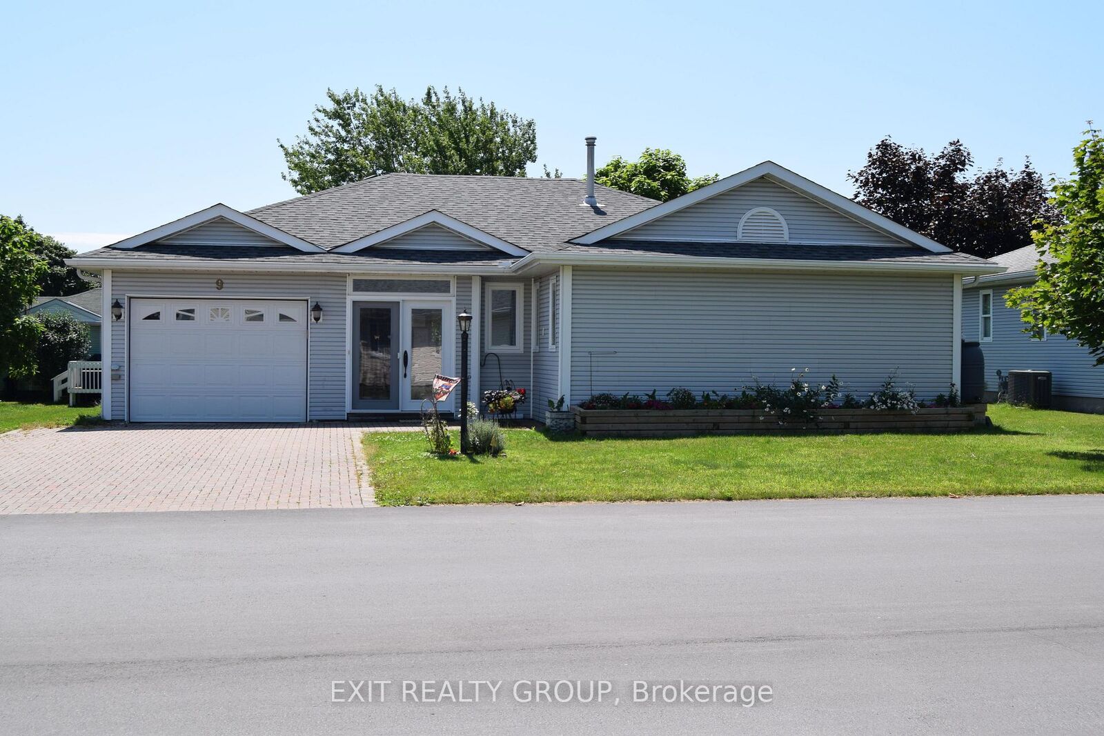 Property Photo: 9 Empire Boulevard ON K0K 3L0