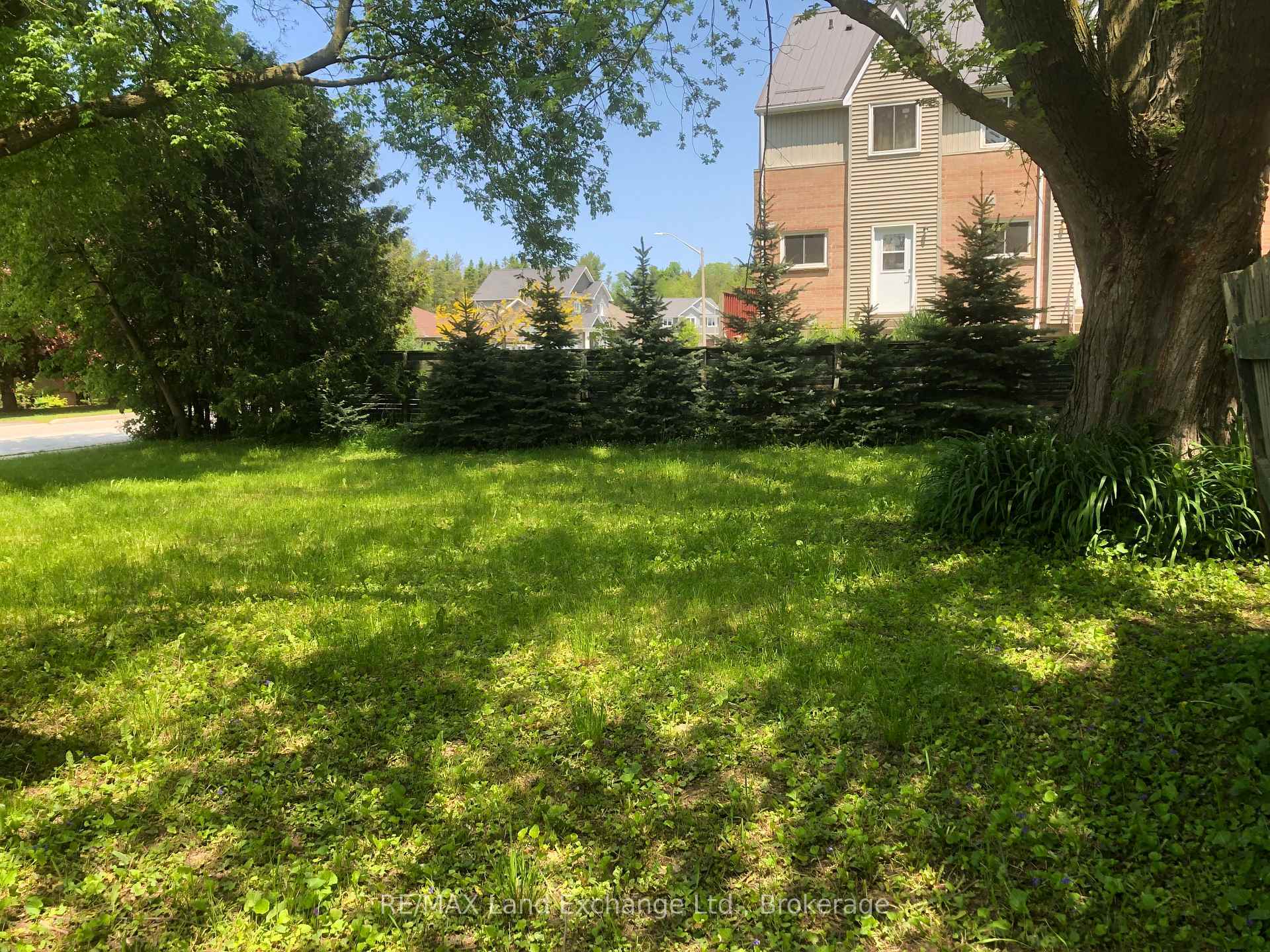 Property Photo:  535 Russell Street  ON N2Z 1W1 