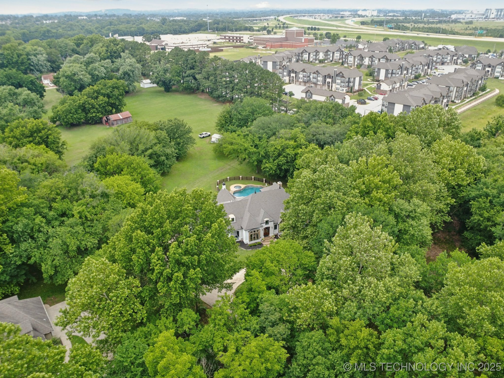 Property Photo: 9914 S Garnett Road OK 74012
