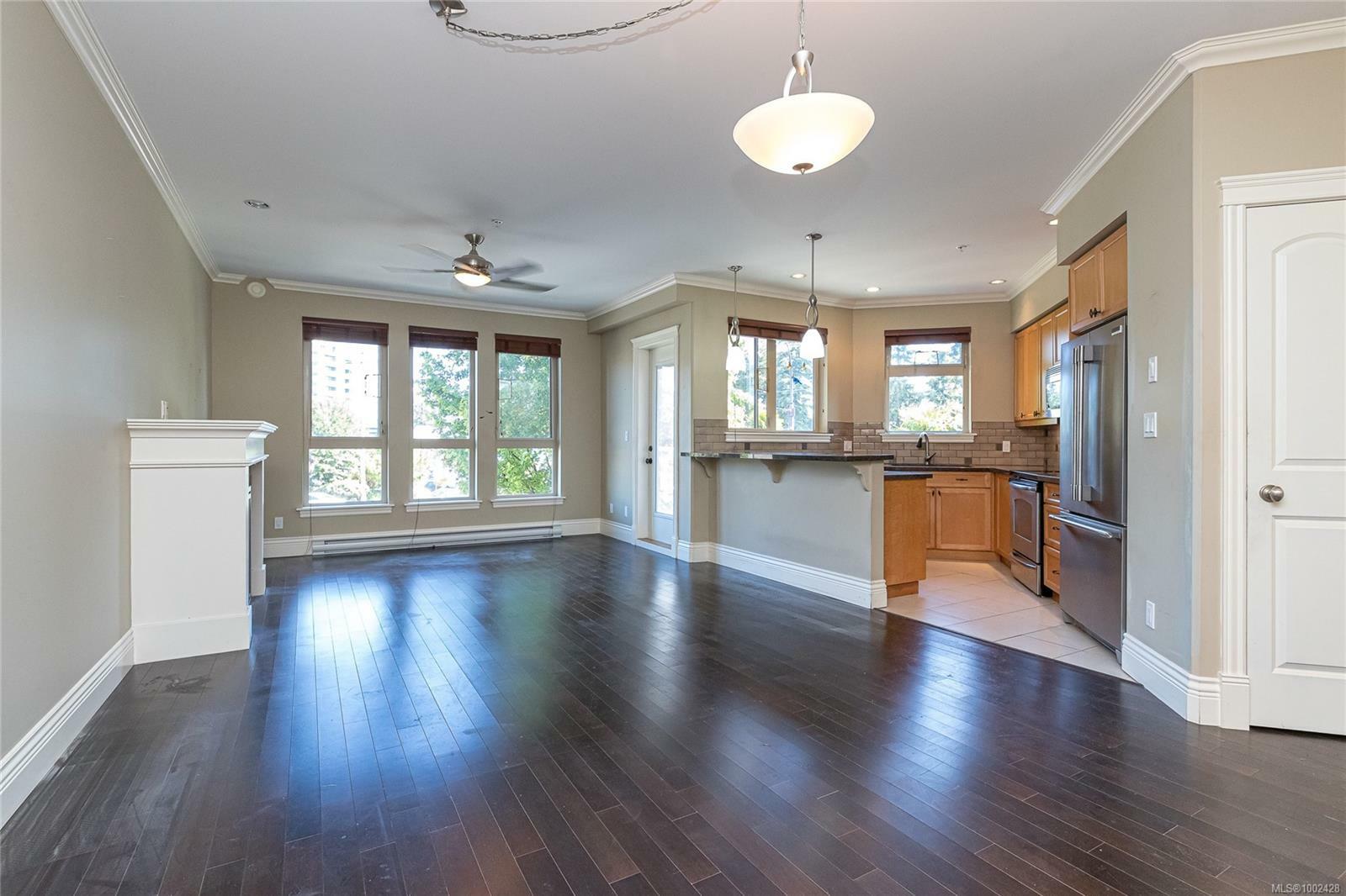 Photo de la propriété: 755 Goldstream Ave 206 BC V9B 2X4