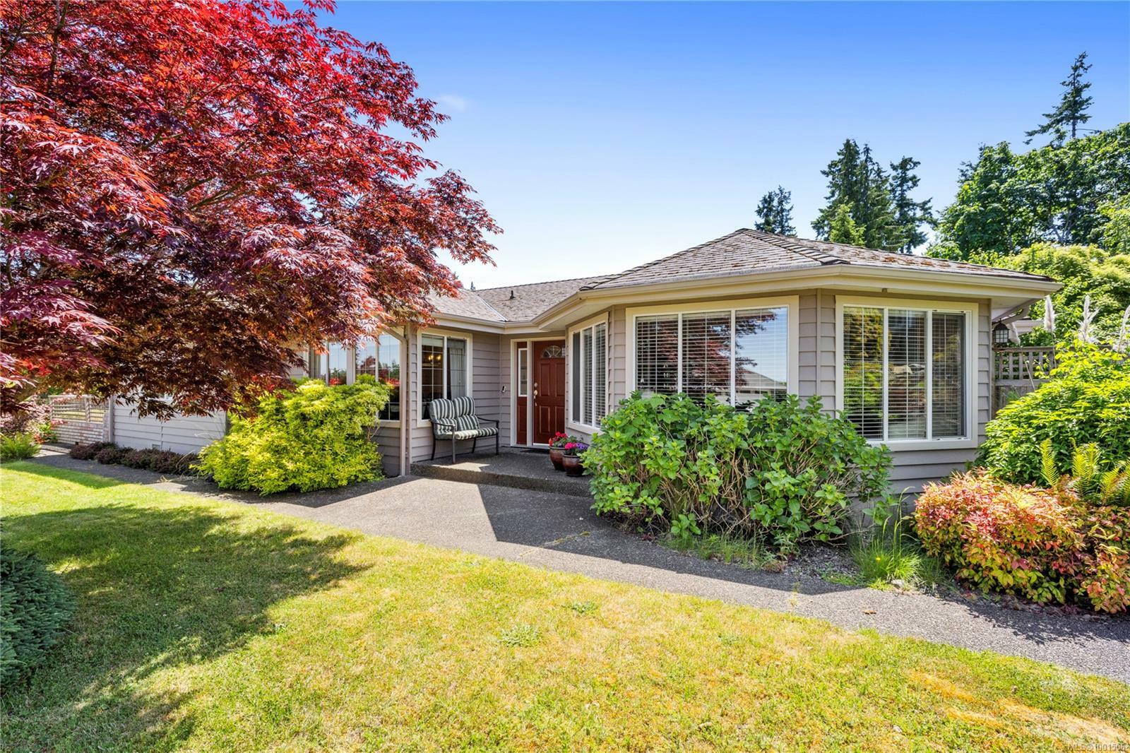 Property Photo: 910 Fairways Dr BC V9K 1E1