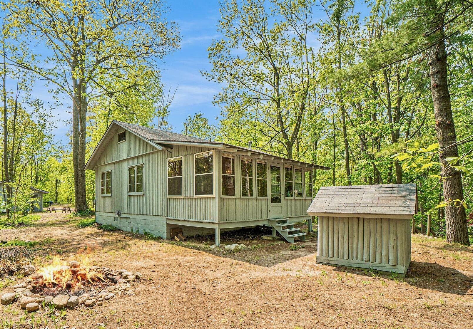 Property Photo: 2080 Tomahawk Trail MI 49735