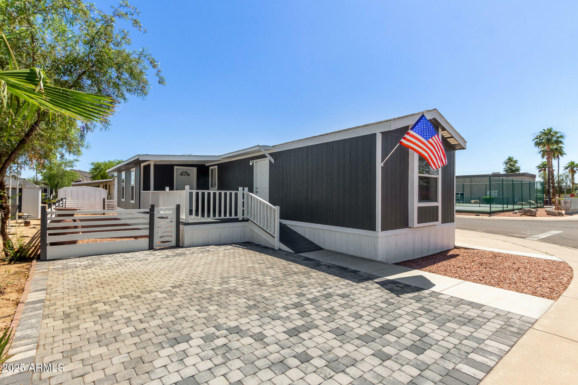 Property Photo: 1627 E Charleston Avenue AZ 85022