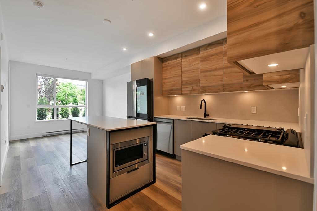 Property Photo: 30490 Cardinal Avenue 108 BC V2T 0C5