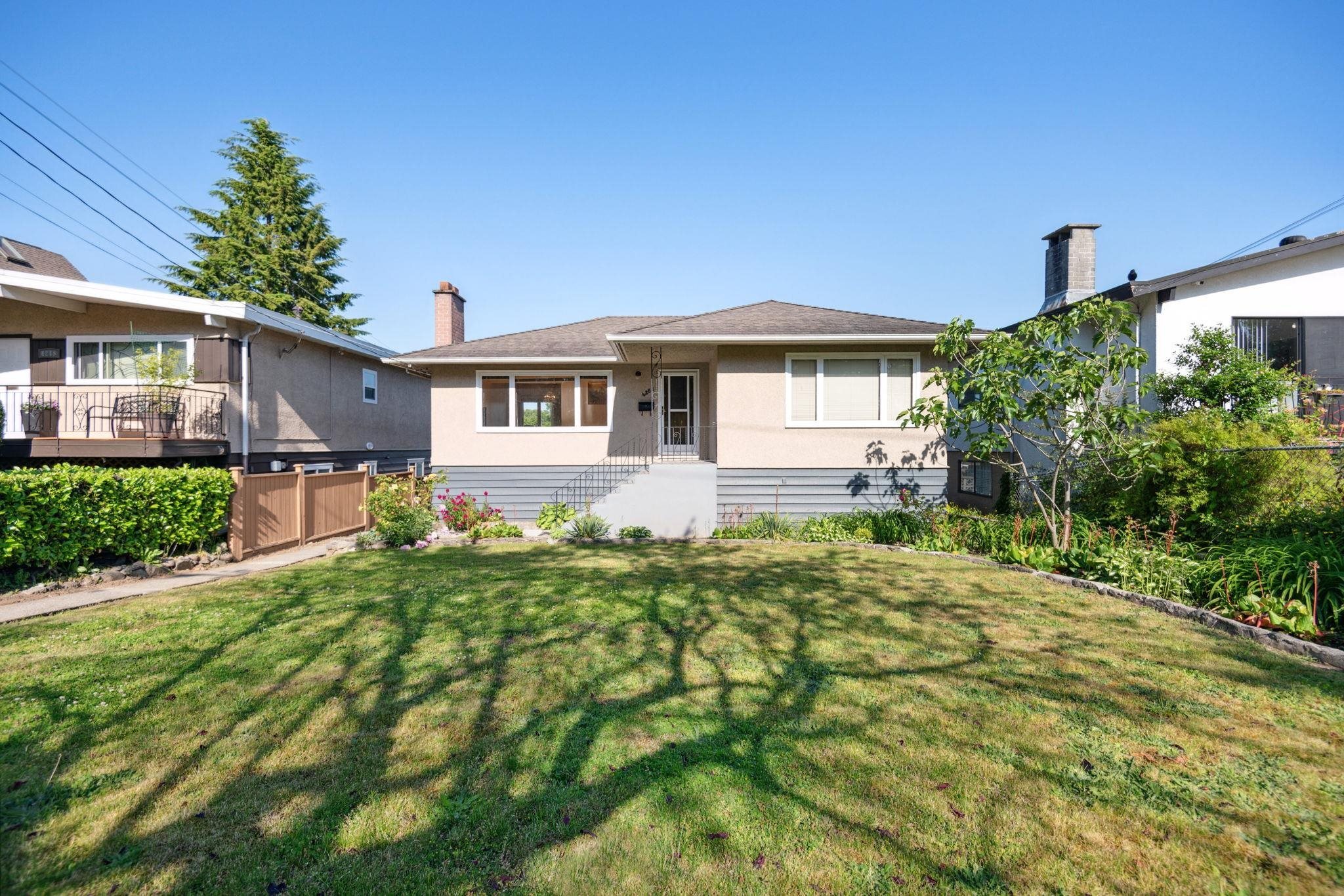 Property Photo: 4262 Dumfries Street BC V5N 3T2
