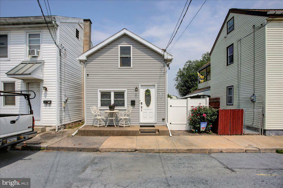 120 N Frederick Street  Mechanicsburg PA 17055 photo