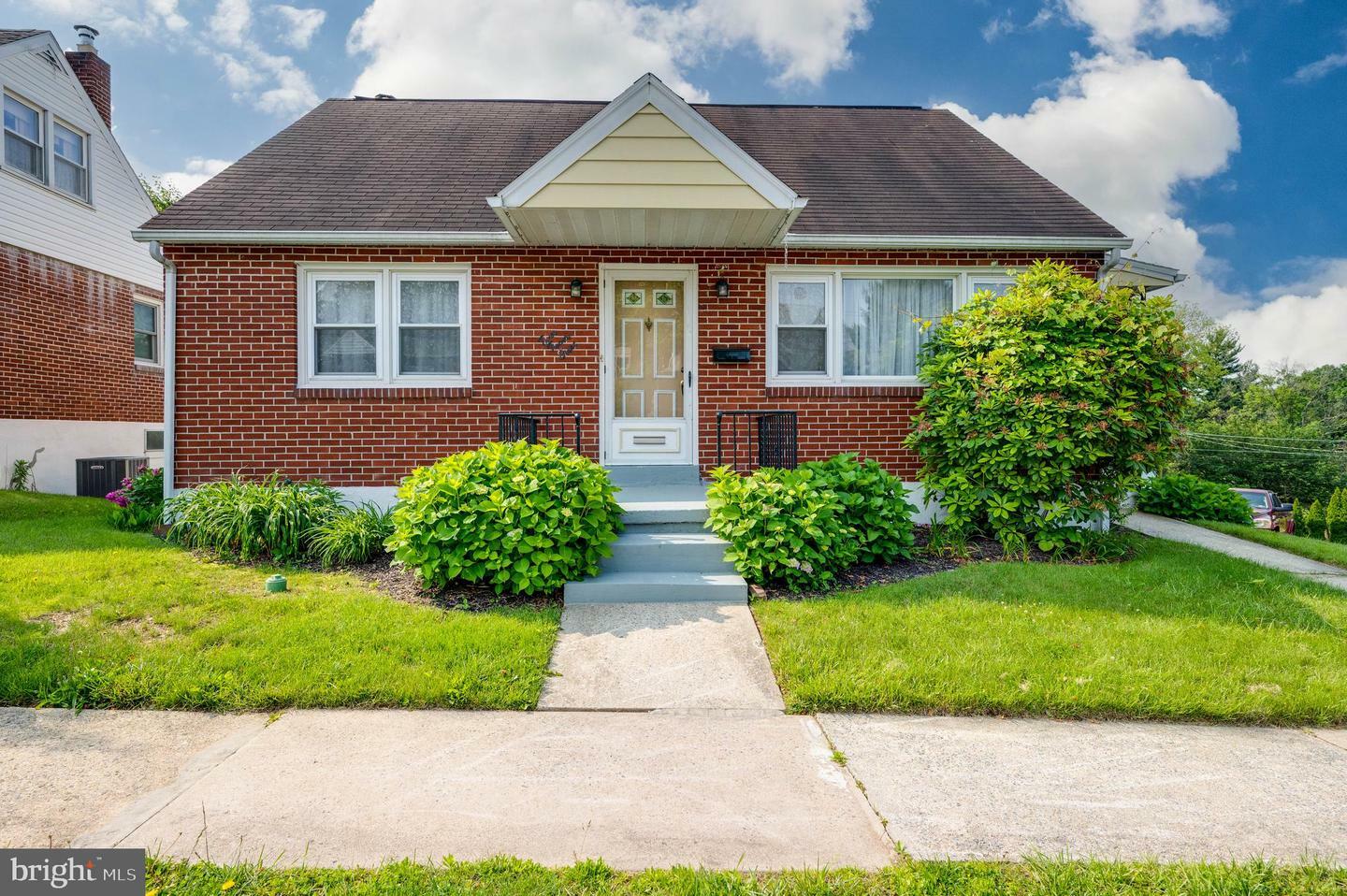 Property Photo: 328 W Summit Street PA 19540