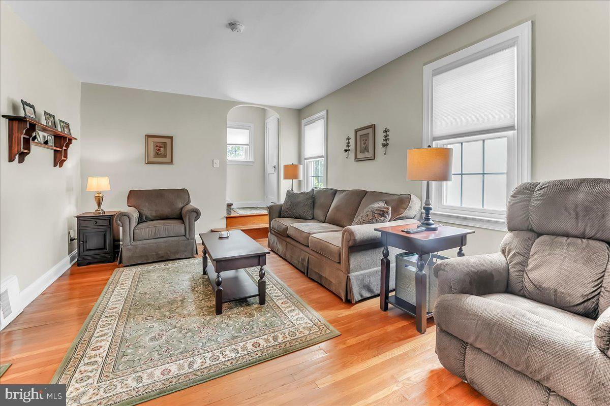 Property Photo: 543 Sycamore Avenue PA 19033