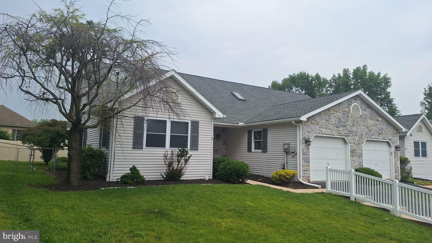 Property Photo: 106 Sarah Court PA 17339