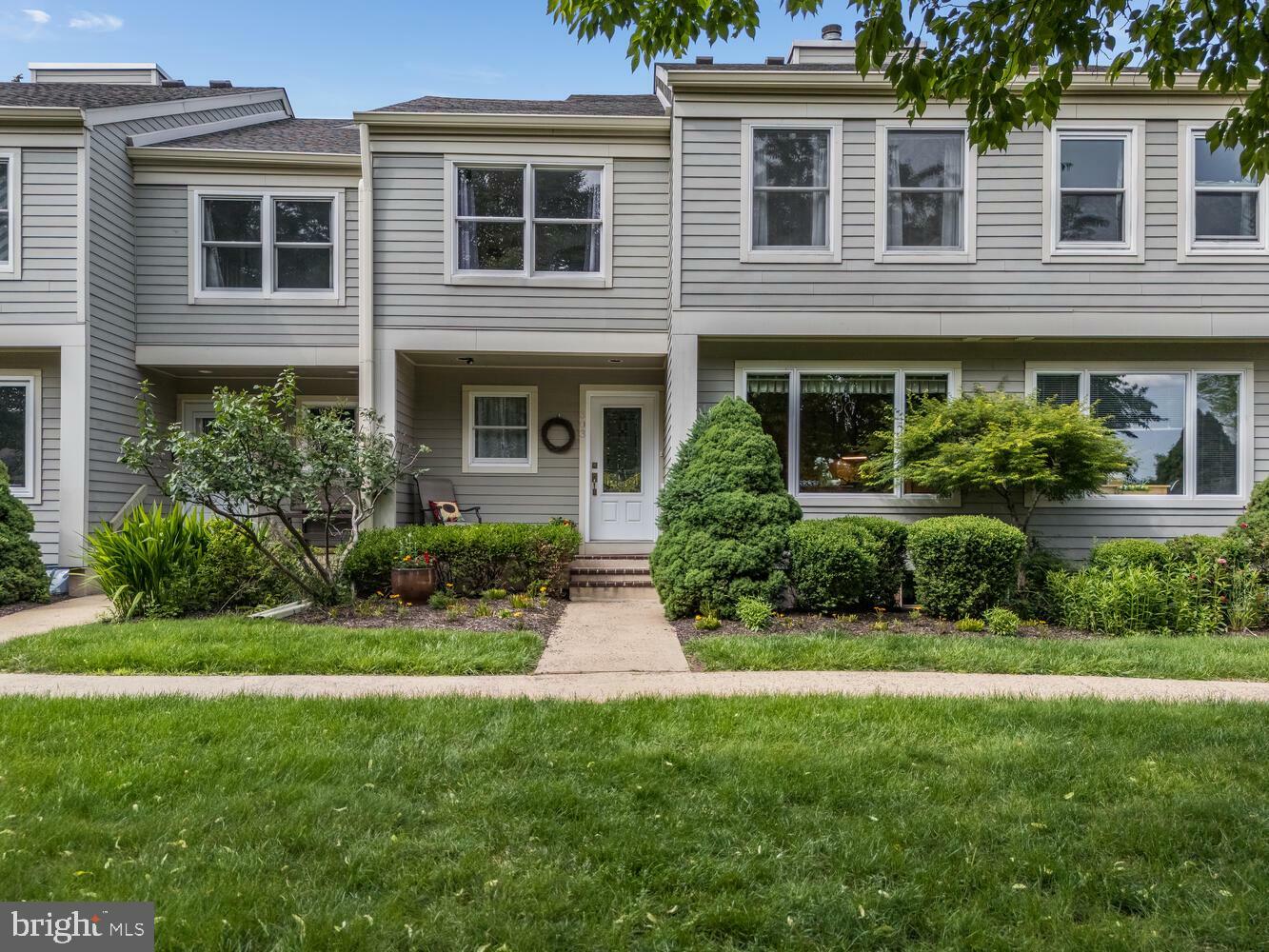303 Knoll Way  Rocky Hill NJ 08553 photo