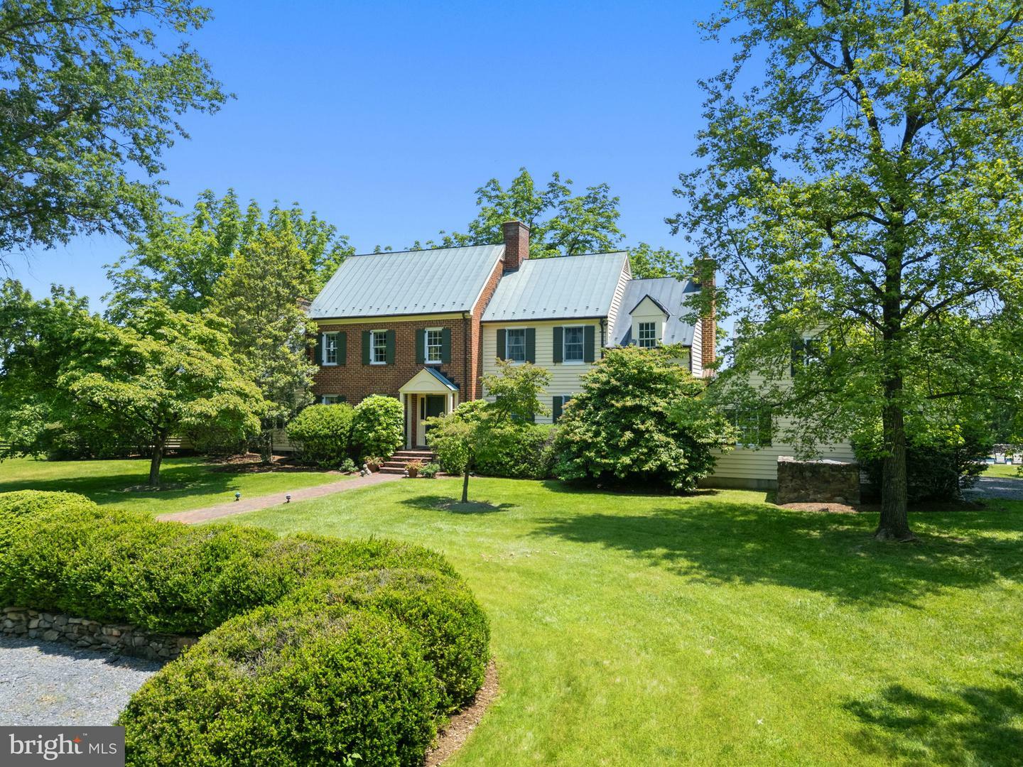 Property Photo: 10052 Possum Hollow Drive VA 20144