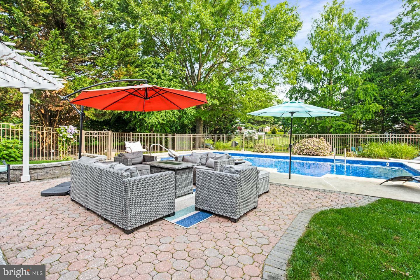 Property Photo: 1024 Shadowstone Drive PA 17603