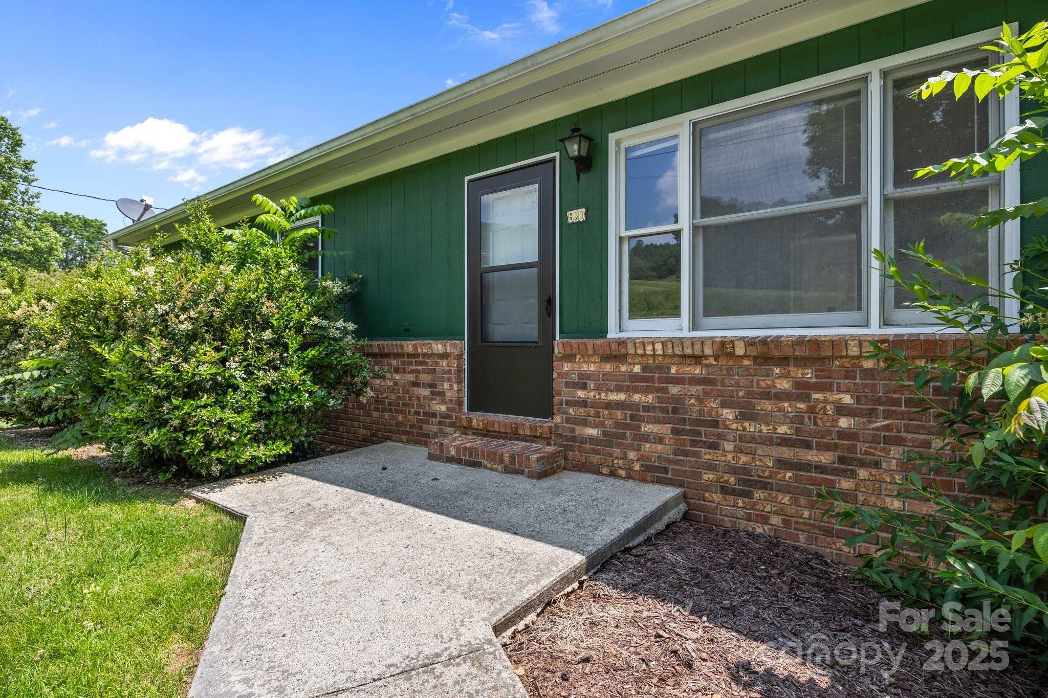 Property Photo:  520 Forest Street  NC 28754 