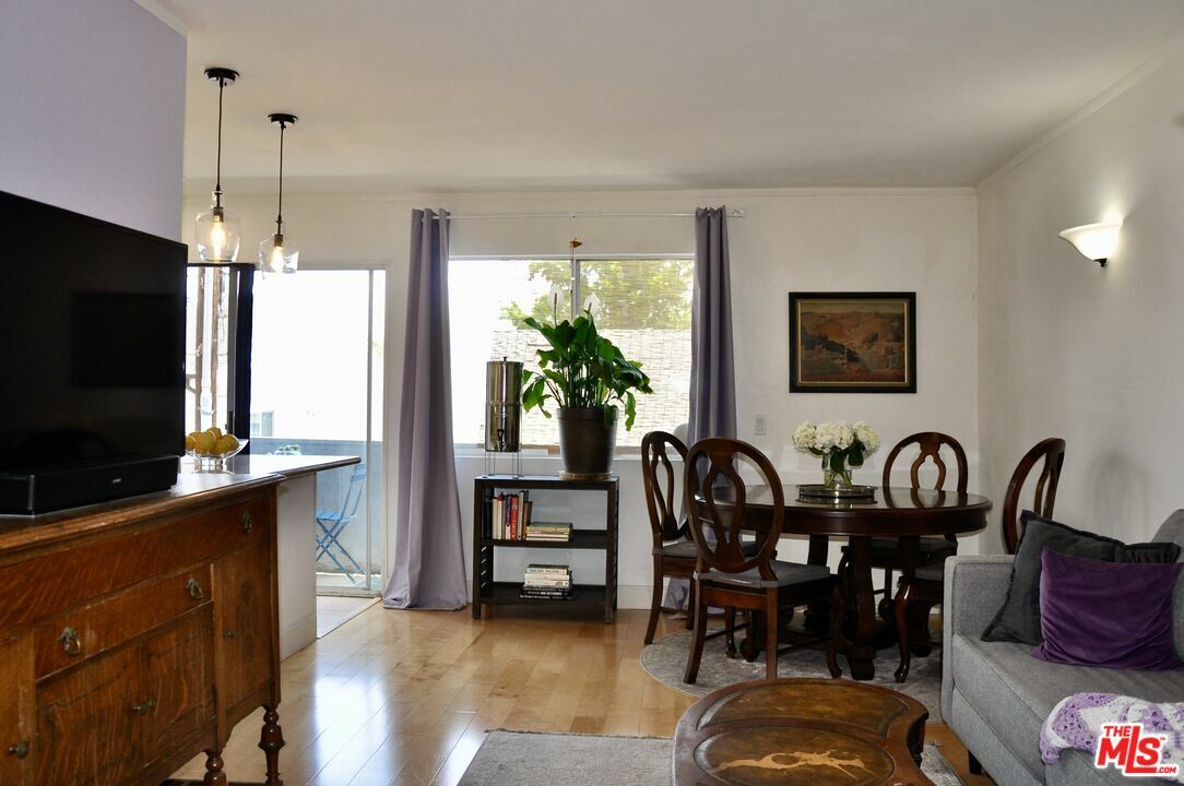 Property Photo: 5900 Murietta Ave CA 91401
