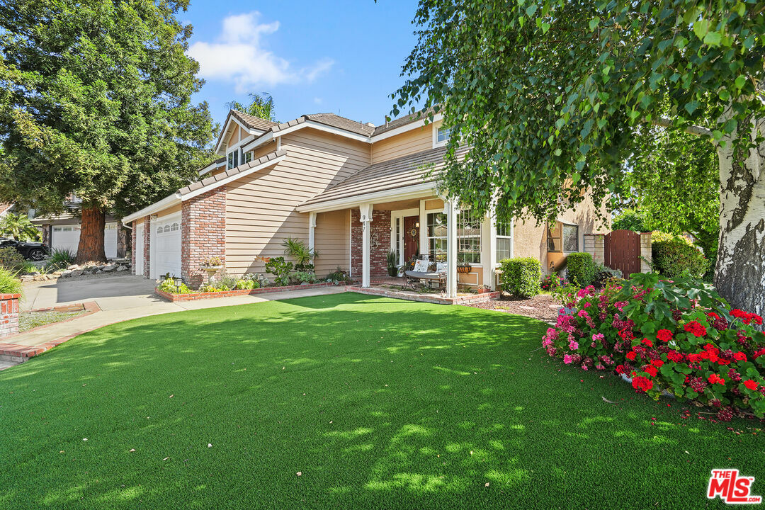 Property Photo:  947 Bearclaw Ct  CA 91320 