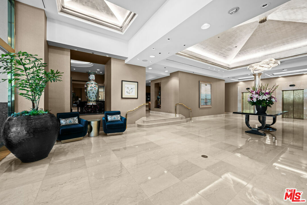 Property Photo: 10724 Wilshire Blvd CA 90024