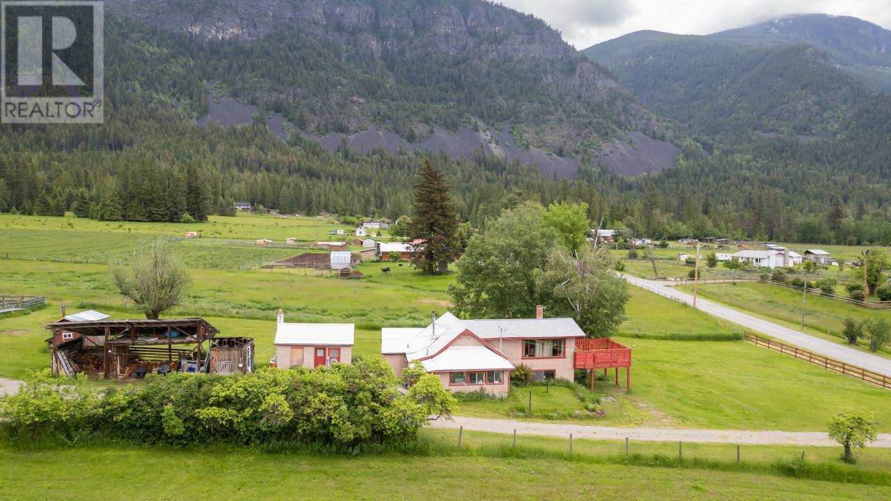 Property Photo: 4512 48th Street BC V0B 1C1