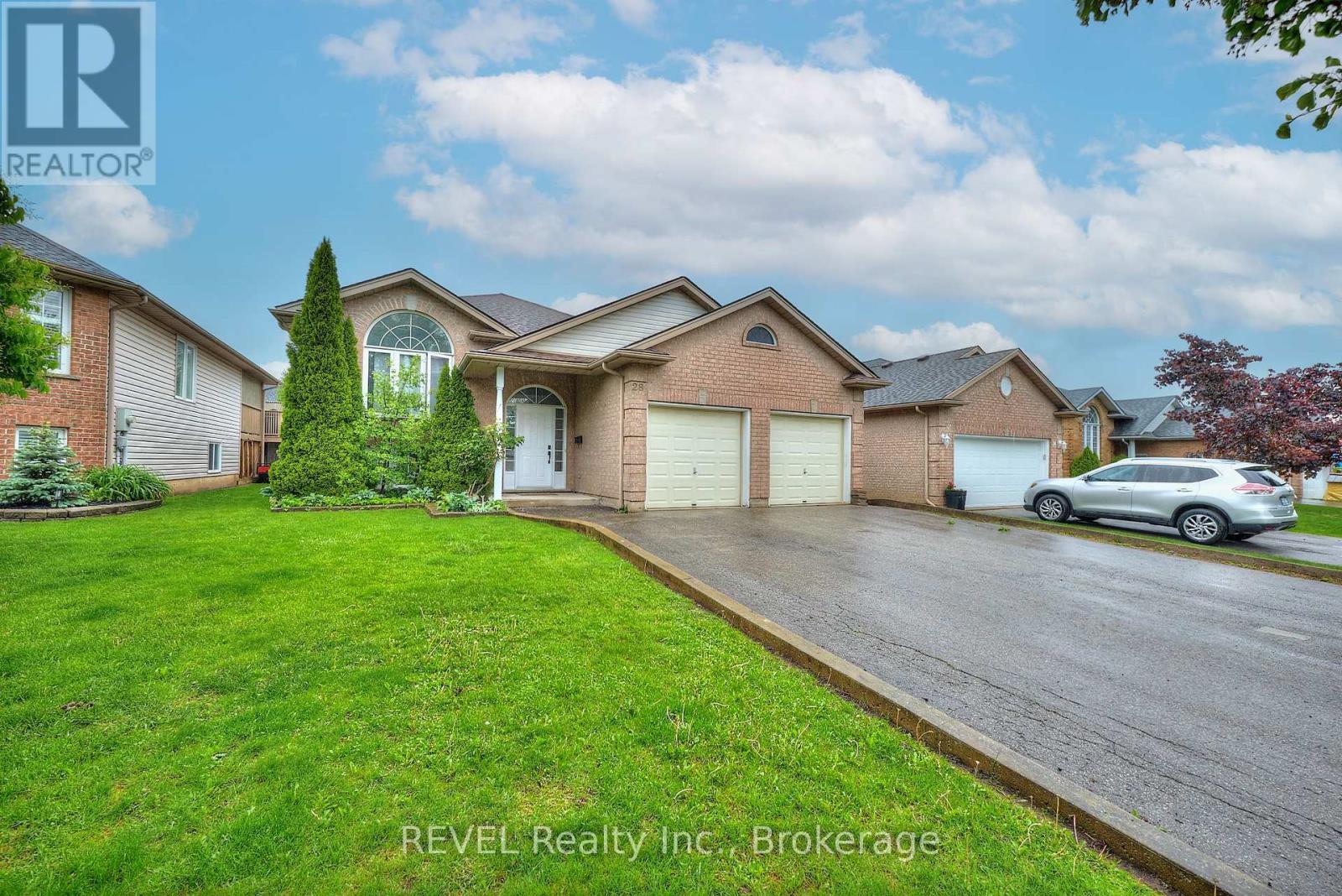 Property Photo: 28 Quaker Road ON L3C 7K7