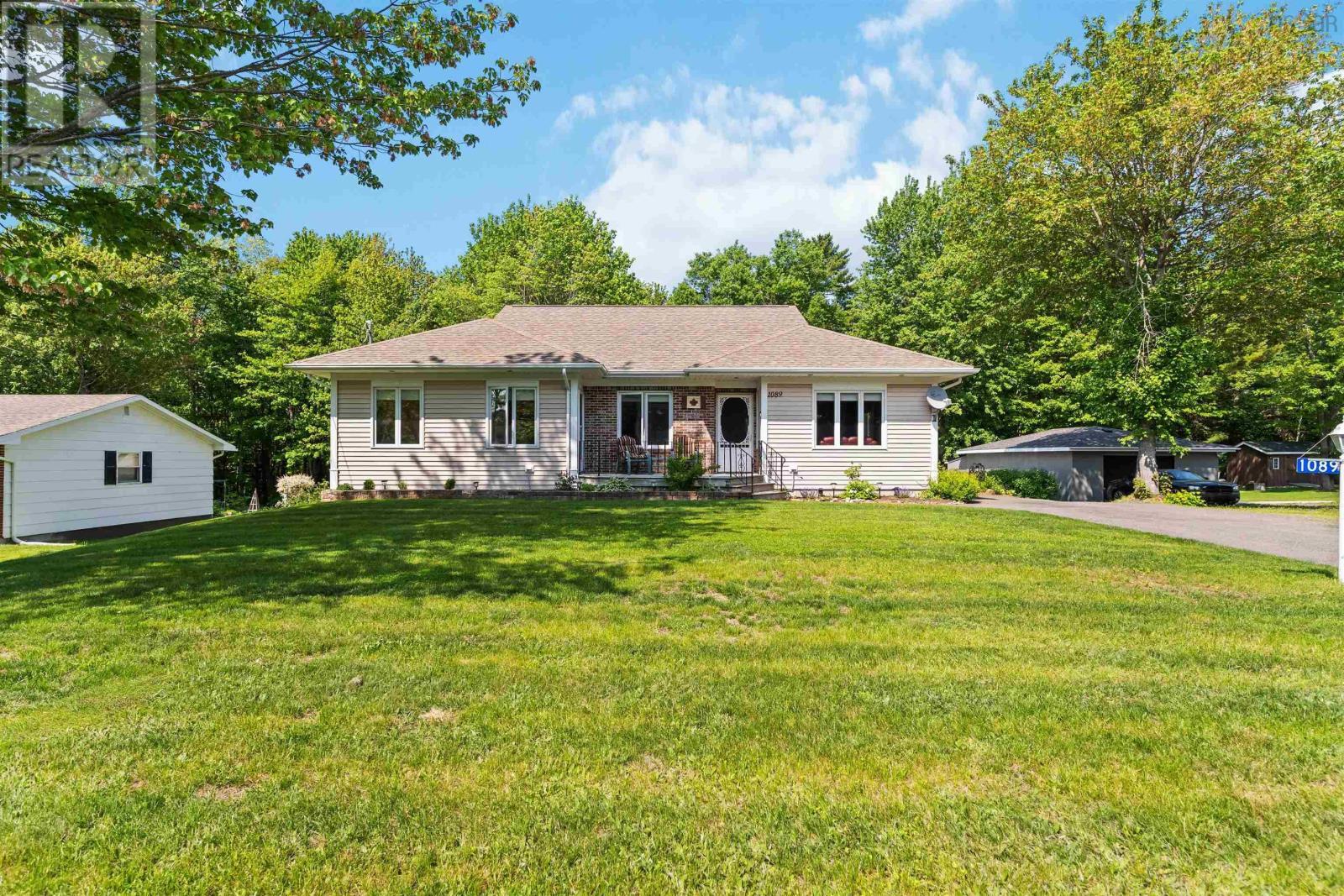 Property Photo: 1089 Pine Crest Drive NS B0P 1J0